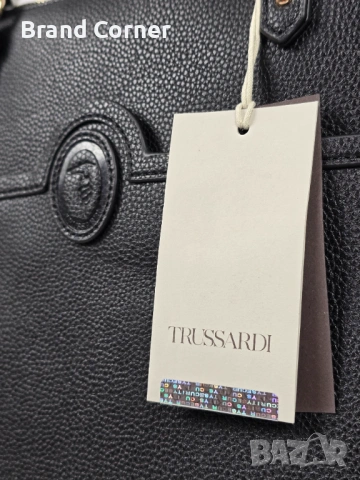 Нова дамска чанта Trussardi – черна със златисти детайли, снимка 2 - Чанти - 54410782