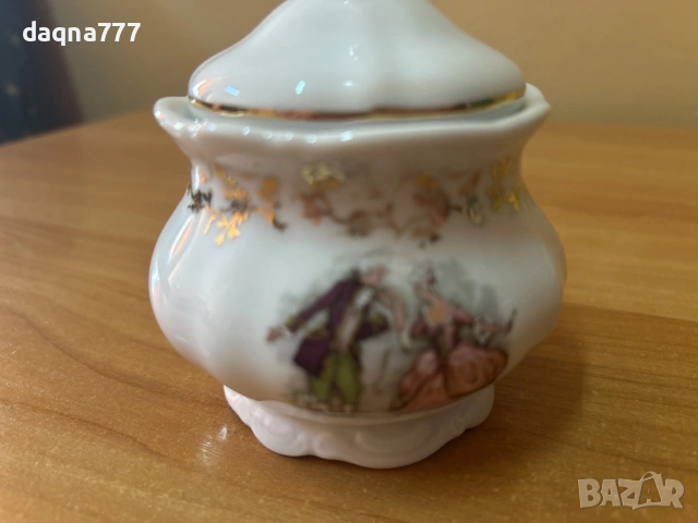 Винтидж порцеланова захарница Mitterteich Bavaria - романтичен мотив и златен кант, снимка 3 - Сервизи - 54983554