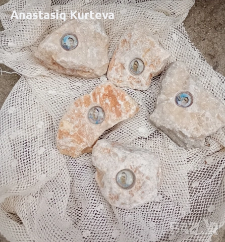 Сувенирни камъни с образ на Дева Мария 
