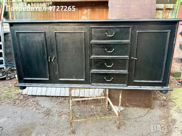 Дървен черен шкаф 