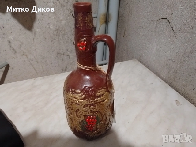 Киндзмараули грузинска нова керамична бутилка ръчно декорирана 750 млл- има 3 броя