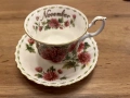 Чаша за чай/кафе Royal Albert November Flower of the Month, снимка 1