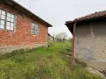 Продавам имот със сграда,гараж и парцел в с.Червена вода област Русе, снимка 4