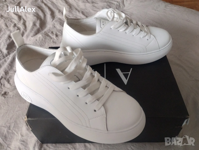 Дамски бели маратонки Armani, снимка 7 - Маратонки - 54182087