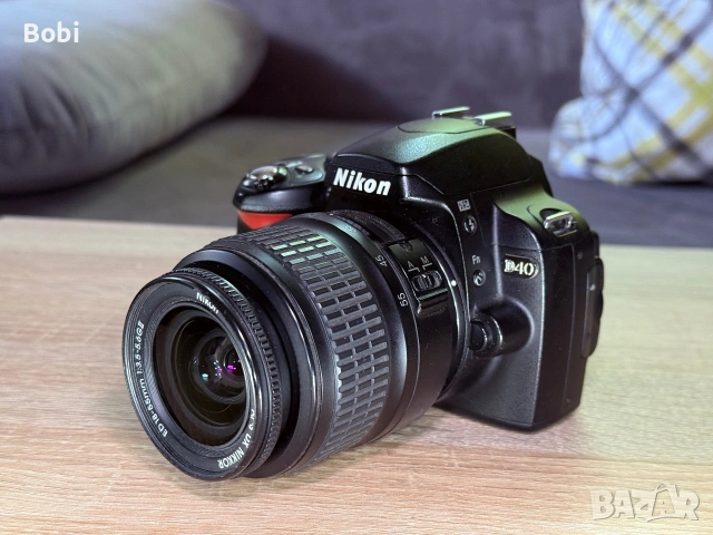 Nikon D40 с обектив Nikon AF-S DX NIKKOR 18-55mm f/3.5-5.6G II ED