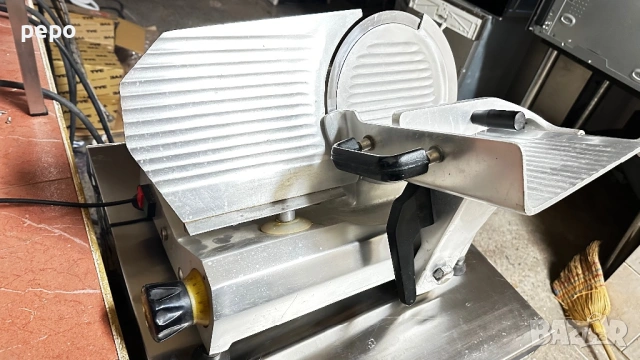 Професионална колбасорезачка, снимка 3 - Обзавеждане за заведение - 54367393