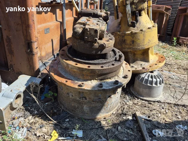 Cat 320 BL редуктори за ходовата част