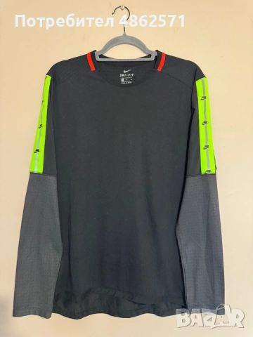 Спортна блуза Nike.