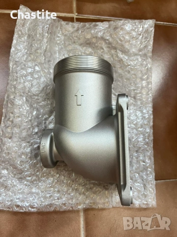 Оригинален изходящ фланец (коляно) за водна помпа Honda (78104-YG4-000)