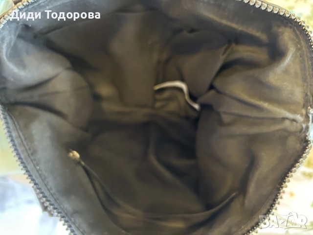 Дамска черна чанта през рамо (crossbody) - с външен джоб с цип, снимка 3 - Чанти - 55478831