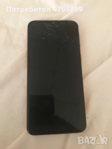Продавам Samsung a40 със счупен дисплей!Всичко друго по апарата е топ