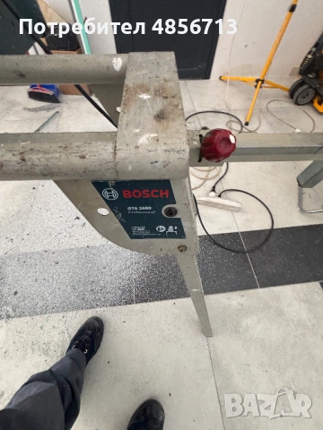Циркуляр Bosch GTM 12 със стойка, снимка 3 - Други инструменти - 54904327