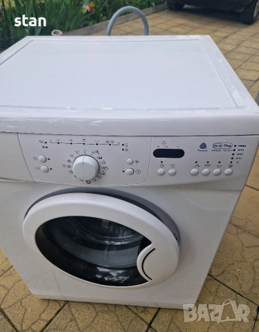 Whirlpool AWO/D 7010/1 е свободностояща автоматична пералня с предно зареждане.