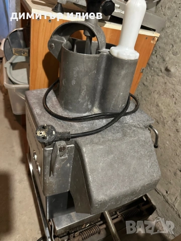 Зеленчукорезачка robot coupe cl50, снимка 2 - Обзавеждане на кухня - 54309825