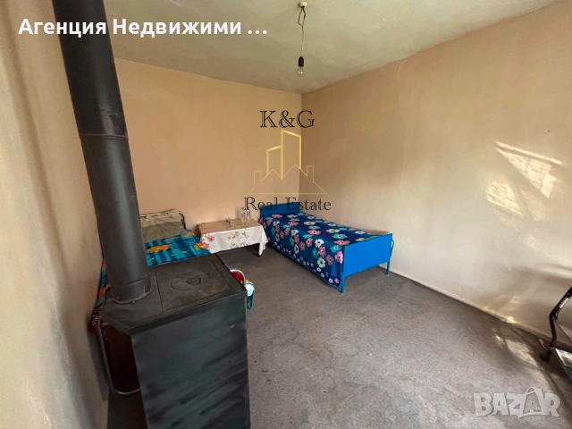 Две къщи в един двор в село Осенец , снимка 7 - Къщи - 55174850