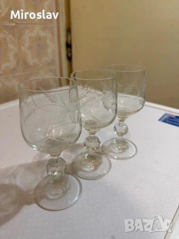 3 броя винтидж чаши на столче , снимка 2 - Чаши - 54459169