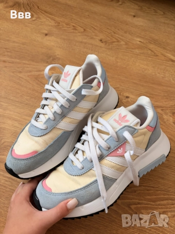 Дамски маратонки Adidas, снимка 2 - Маратонки - 55331040