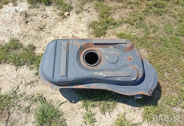 Метален Резервоар Рено 19, снимка 2 - Части - 54349291