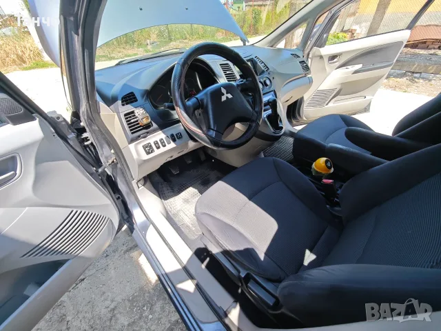 Mitsubishi Grandis 2.4 MIVEC 2007 ГАЗ 7 места, снимка 12 - Автомобили и джипове - 55422846
