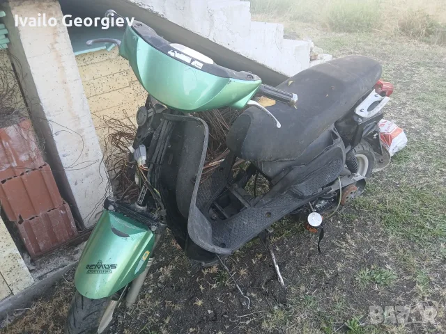 Продавам скутер