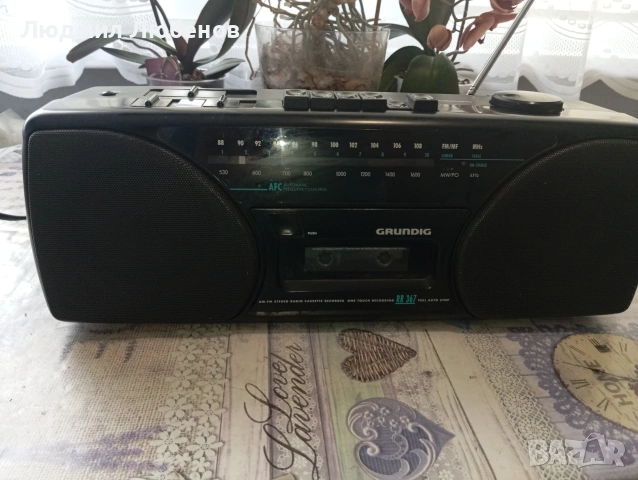 Малък компактен радиокасетофон Grundig 