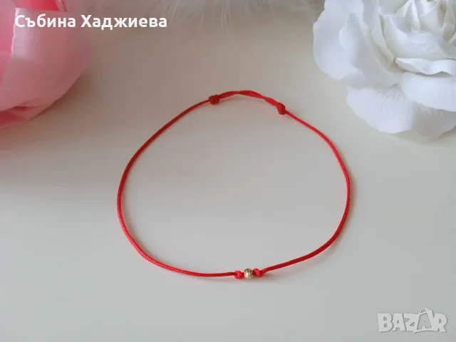 Червено конче със златно или сребърно топче 