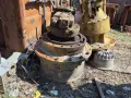 Cat 320 BL редуктори за ходовата част, снимка 1