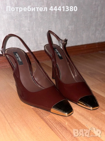 кафяви обувки на ток с позлатено връхче 