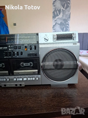 Продава се касетофон Sharp GF-575H. , снимка 3 - Радиокасетофони, транзистори - 55073311
