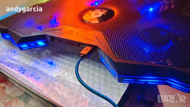 Охладителна подложка Klim Wind RGB за лаптопи до 17.3 инча черна rgb осветление с кутия като нова, снимка 11 - Джойстици и геймпадове - 55528632
