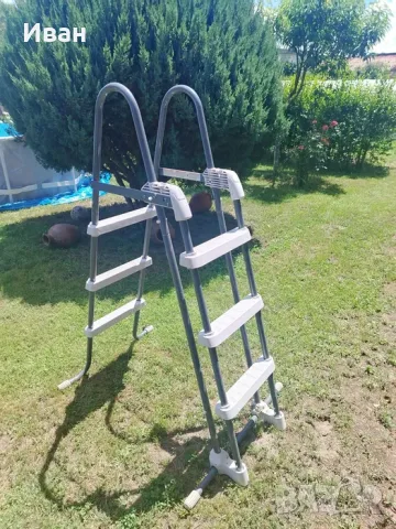 Продавам стълба за басейн