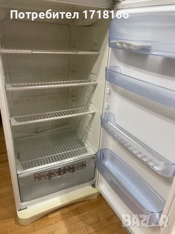 Продавам хладилник Indesit, снимка 3 - Хладилници - 55619519