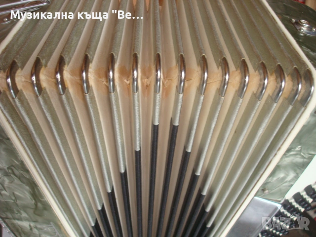 Италиански акордеон 60 баса, снимка 5 - Акордеони - 55059293