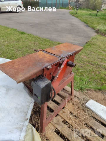 Продавам дърводелска машина 