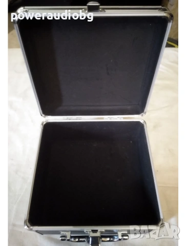 Кейс AKG с размер: 22см x 21см x 14см, снимка 4 - Микрофони - 54495985