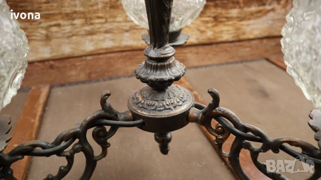 Стар полилей от мед и бронз. Три лампи с фасунга E27., снимка 5 - Полилеи - 54344019