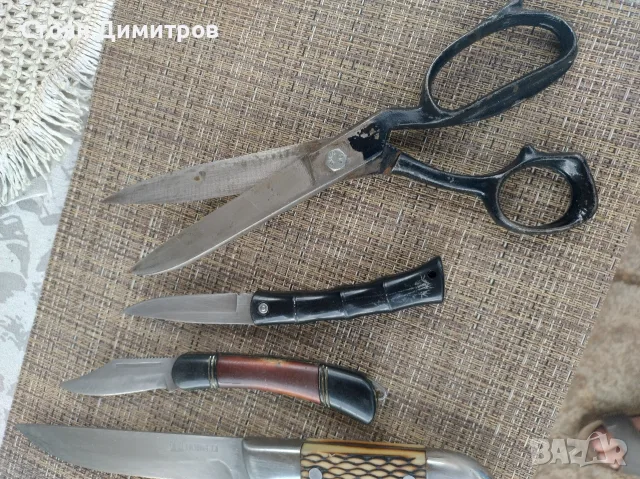 Два ножа стари здрави,две ножчета и шивашка ножица,,чилик,, стомана изработка красива на всички , снимка 5 - Антикварни и старинни предмети - 55616485