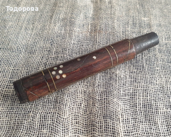 Старинно дървено цигаре с месингови и седефени набивки