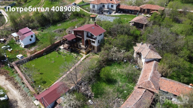 Напълно обзаведена триетажна къща в село Осоица, снимка 2 - Къщи - 55056944