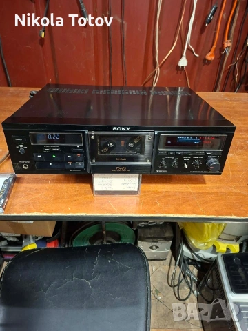 Продава се триглав дек Sony 700ES. 