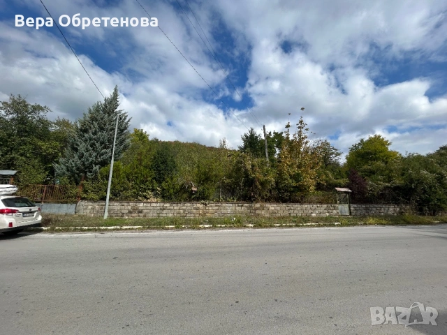 Продавам парцел с къща в с. Батулци