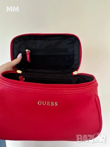 Козметичен несесер Guess, снимка 3 - Чанти - 54767306