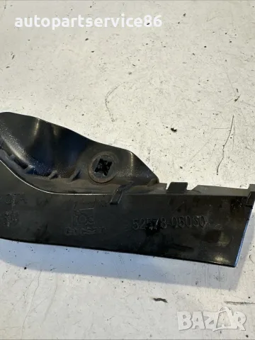 Конзола за задна броня лява страна за Toyota Avensis 1.6 D4D (2016) 52578-05050 OEM, снимка 2 - Части - 55571269