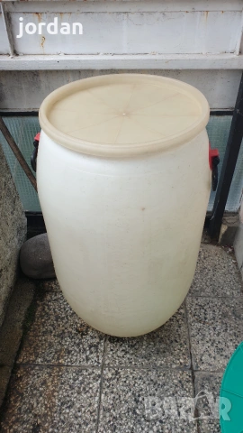 Продавам Бидони 
