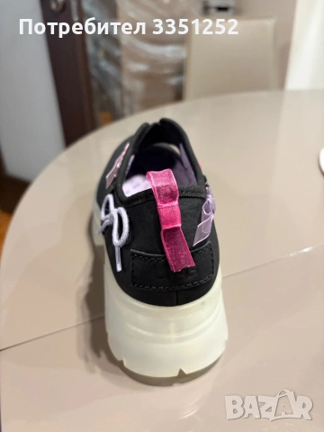 Обувки UGG, снимка 3 - Дамски ежедневни обувки - 54421613