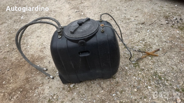 Пластмасов резервоар (туба) с маркучи, снимка 3 - Индустриална техника - 54313742