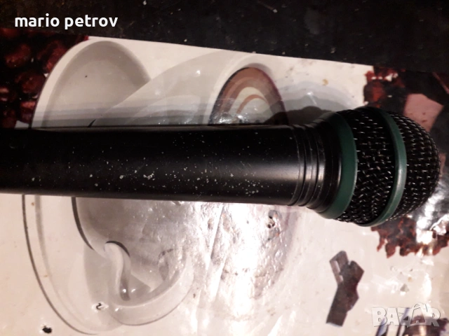 Продавам динамичен микрофон AKG D880