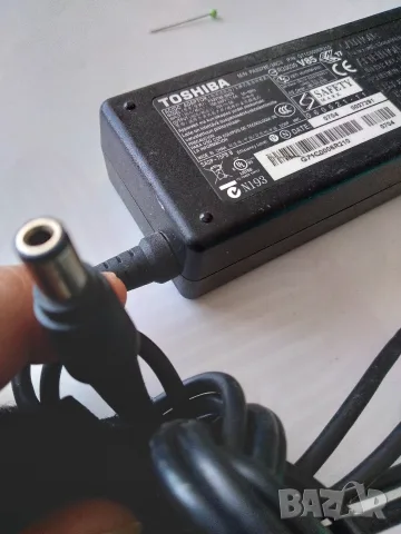 Оригинално зарядно за лаптоп TOSHIBA, снимка 4 - Кабели и адаптери - 55681144
