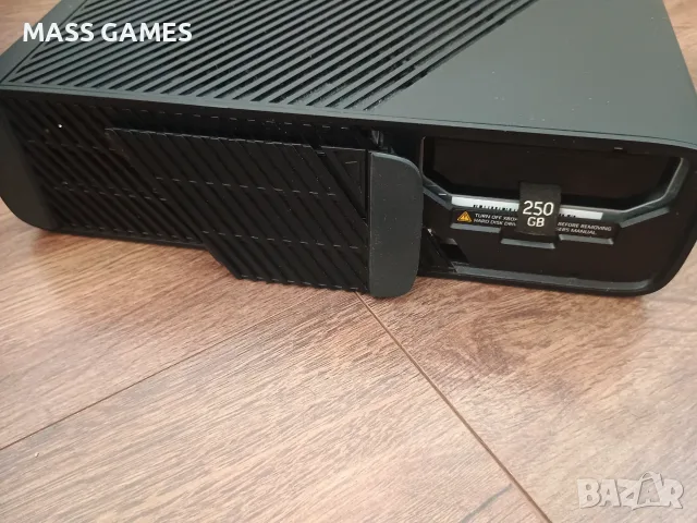 XBOX 360 E MODEL 250 GB, снимка 2 - Xbox конзоли - 55597596