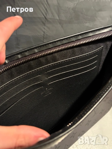 100% ОРИГИНАЛЕН Louis Vuitton Clutch Voyage MM + бележки и кутия, снимка 9 - Чанти - 54045199